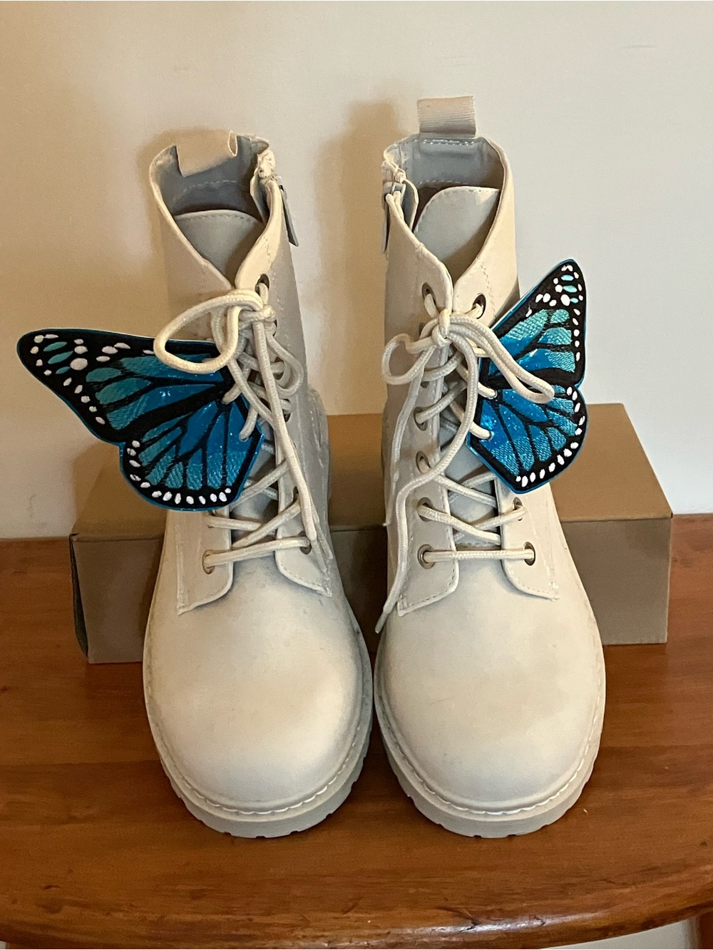 Torrid Size 7WW White Faux Suede Chunky Bottom Lace Up Combat Boots